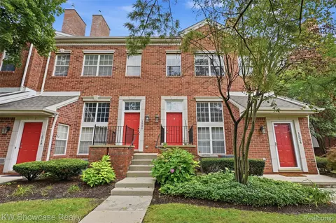 1522 Maryland Club Dr, Royal Oak, MI 48067