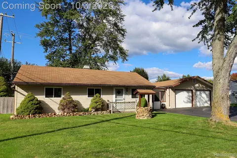 5072 Joangay Blvd, Waterford, MI 48327