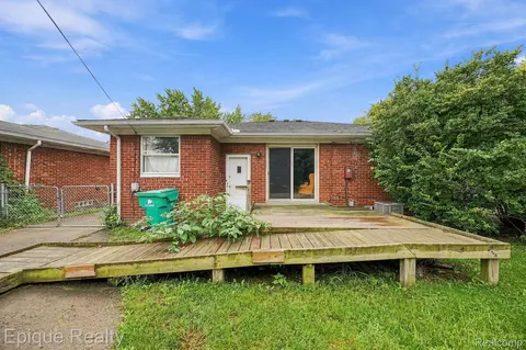 Exterior - 16195 Stricker Ave, Eastpointe, MI 48021 photo 2 of 4