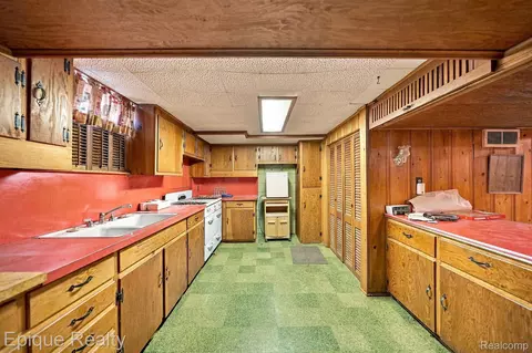 Kitchen - 16195 Stricker Ave, Eastpointe, MI 48021 photo 4 of 4