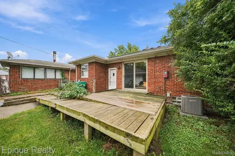 Exterior - 16195 Stricker Ave, Eastpointe, MI 48021 photo 3 of 4