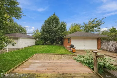Exterior - 16195 Stricker Ave, Eastpointe, MI 48021 photo 4 of 4