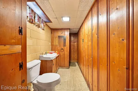 Bath - 16195 Stricker Ave, Eastpointe, MI 48021 photo 3 of 3