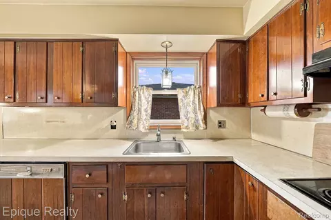 Kitchen - 16195 Stricker Ave, Eastpointe, MI 48021 photo 2 of 4