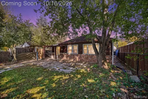 7559 Toepfer Rd, Warren, MI 48091
