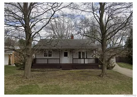 48172 Bluebird Dr, Shelby Township, MI 48317
