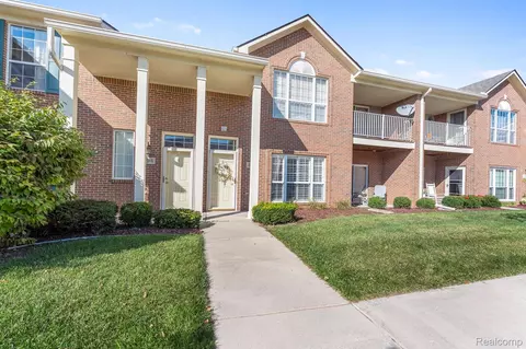 486 Mulberry St, Wyandotte, MI 48192