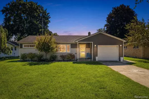 7096 Lake St, Lexington, MI 48450