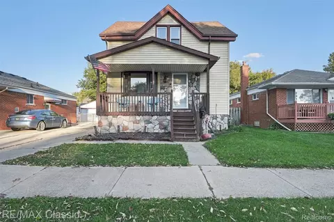 27308 Grant St, Saint Clair Shores, MI 48081