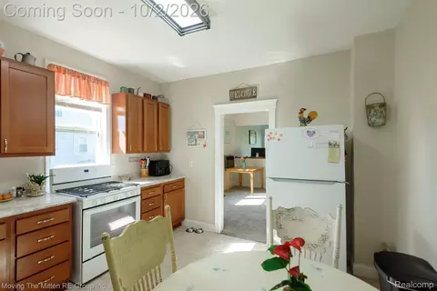 Kitchen - 9075 Tuttle Hill Rd, Augusta, MI 48191 photo 2 of 3
