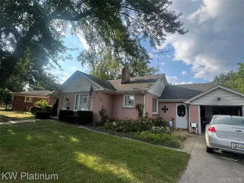 17807 Elizabeth St, Roseville, MI 48066
