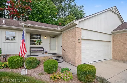 51237 Elly Dr, Chesterfield, MI 48051