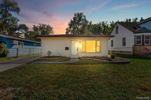 25455 Hanover St, Dearborn Heights, MI 48125