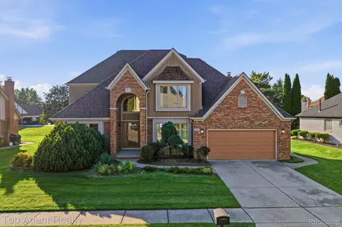 46441 Rockford Dr, Shelby Township, MI 48315
