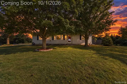 5212 N Fowlerville Rd, Handy, MI 48836