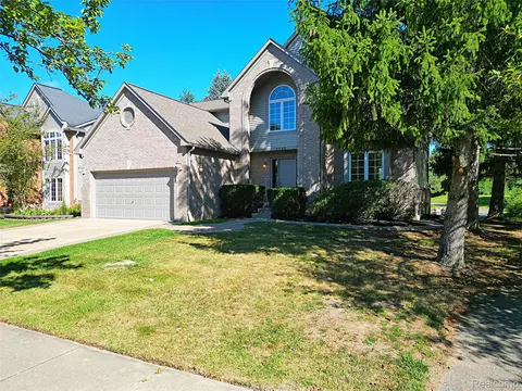 2320 Baltusrol Dr, Commerce, MI 48382