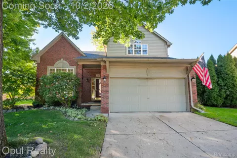 33865 Trillium Ct, Livonia, MI 48150