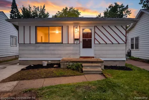 7236 Meadow Ave, Warren, MI 48091