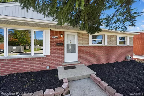 32453 Hiveley St, Westland, MI 48186