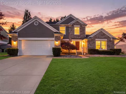 22704 Foxmoor Dr, Novi, MI 48374