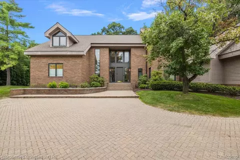 4740 W Wickford, Bloomfield Township, MI 48302