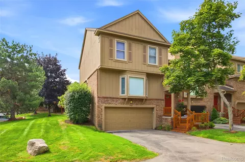 6306 Aspen Ridge Blvd, West Bloomfield, MI 48322