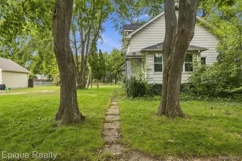 2823 Sturges St, Port Huron, MI 48060