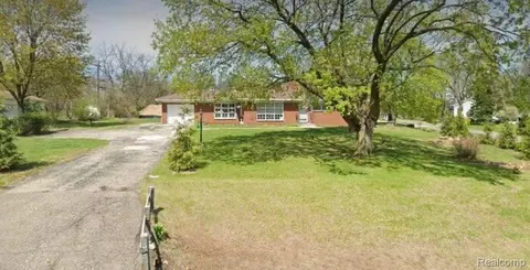 3443 Nichols Rd, Auburn Hills, MI 48326