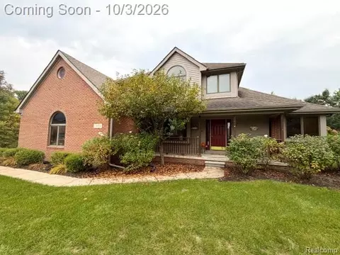 11454 Arrowhead Dr, Green Oak, MI 48178