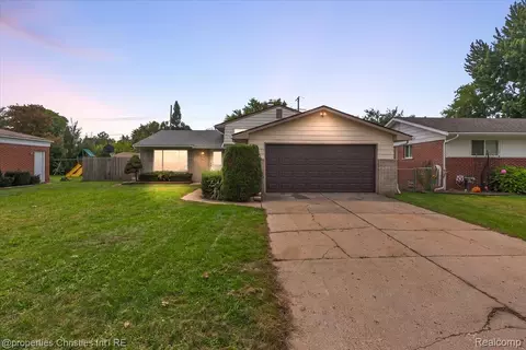 8912 Ardel Dr, Sterling Heights, MI 48314