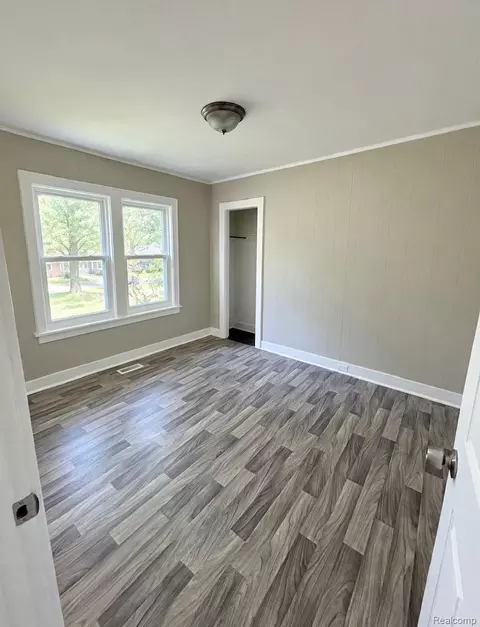 125 E Oakley St, Flint, MI 48503 photo 8