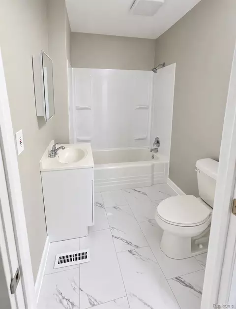 125 E Oakley St, Flint, MI 48503 photo 5