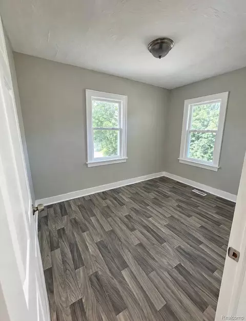 125 E Oakley St, Flint, MI 48503 photo 7