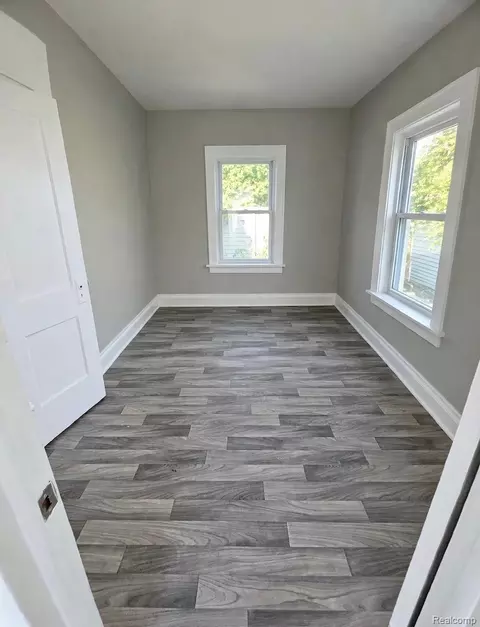 125 E Oakley St, Flint, MI 48503 photo 9