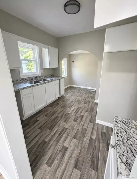 125 E Oakley St, Flint, MI 48503 photo 6