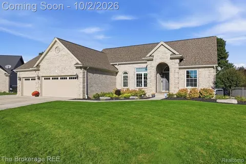 5353 Sequoia Ct, Grand Blanc, MI 48439
