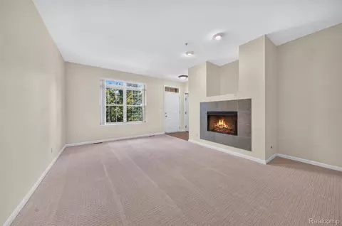 Living - 1450 Devon Ln #128, Troy, MI 48084 photo 1 of 4