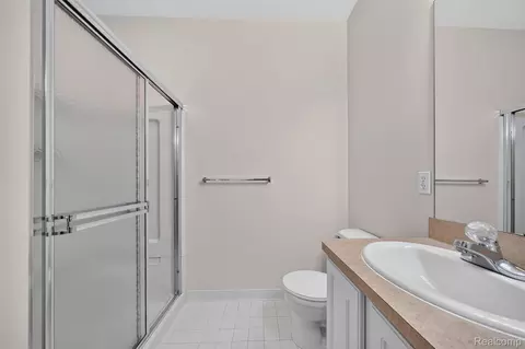 Bath - 1450 Devon Ln #128, Troy, MI 48084 photo 4 of 5
