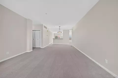 Living - 1450 Devon Ln #128, Troy, MI 48084 photo 3 of 4