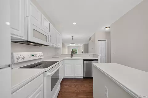 Kitchen - 1450 Devon Ln #128, Troy, MI 48084 photo 4 of 4