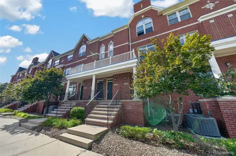 Exterior - 1450 Devon Ln #128, Troy, MI 48084 photo 5 of 10