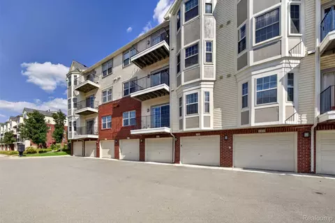 Exterior - 1450 Devon Ln #128, Troy, MI 48084 photo 9 of 10