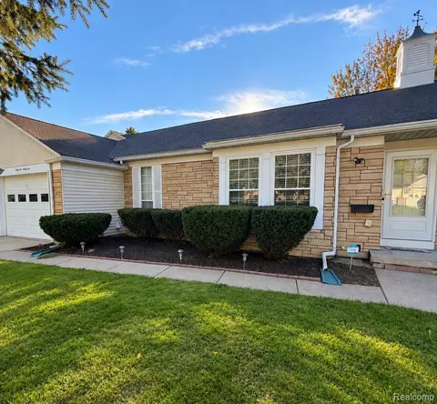 3145 Pinegate Dr, Mount Morris, MI 48433