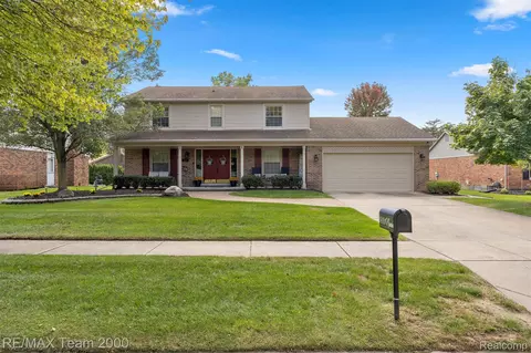 34181 Navin Ave, Livonia, MI 48152