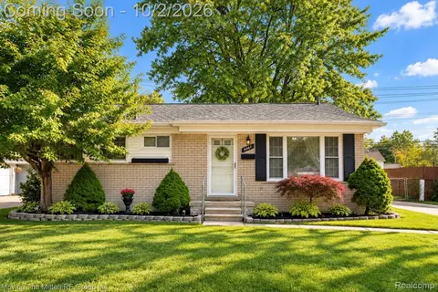 4061 Hayes St, Wayne, MI 48184
