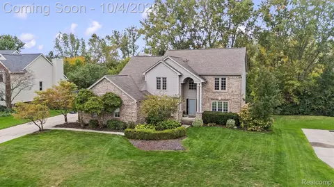 4126 Villager Dr, Orion, MI 48359