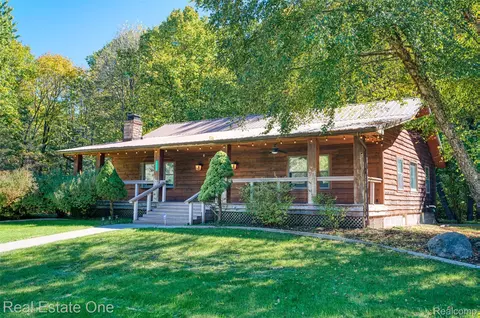 Exterior - 15060 Van Syckle Ct, Unadilla, MI 48137 photo 3 of 8