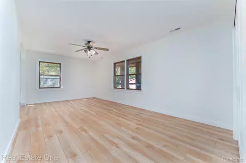 Living - 15060 Van Syckle Ct, Unadilla, MI 48137 photo 5 of 5