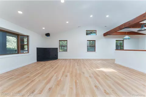 Living - 15060 Van Syckle Ct, Unadilla, MI 48137 photo 3 of 5