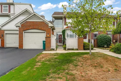 49523 Pointe Xing, Plymouth, MI 48170